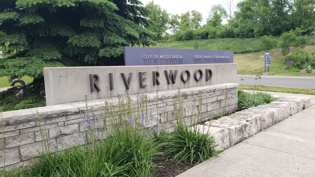 riverwood park entrance 